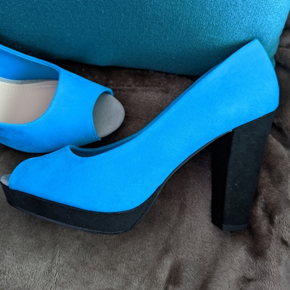 Shoes - Picture 3 of 4